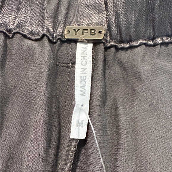 YFB DARK GRAY CARGO PANTS SIZE MEDIUM NEW W/ TAG - Picture 10 of 11